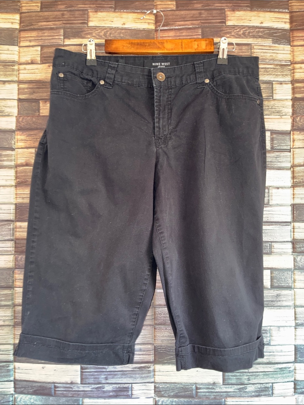 Vintage Nine West Women’s Black Relaxed Capri Shorts Size 12